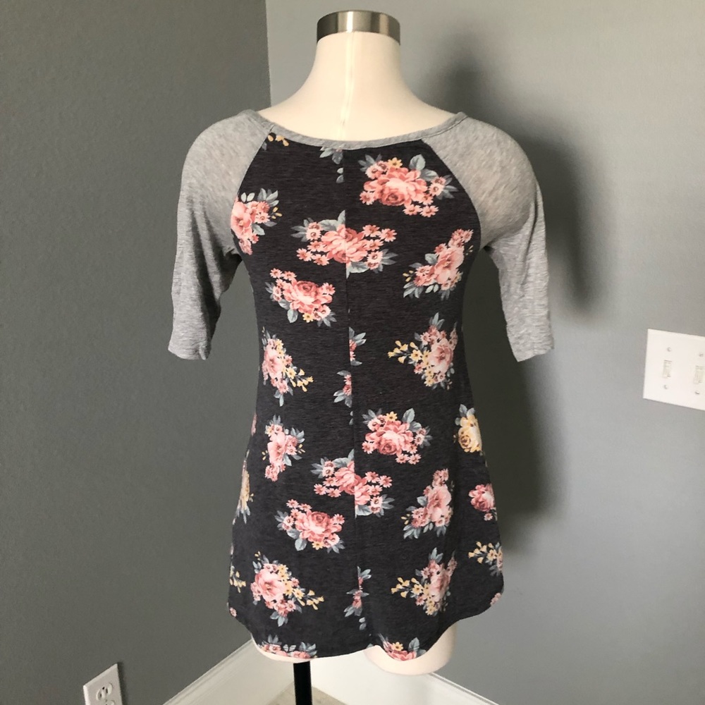 Threads Studio Floral High-Low Raglan T-Shirt Blouse - Picture 5 of 16